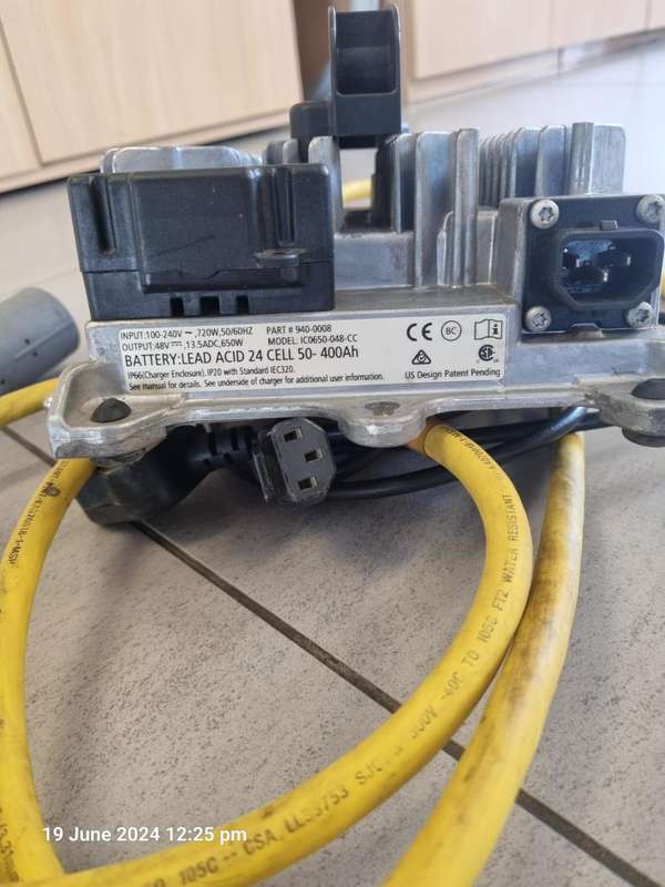 ****2ND HAND CLUBCAR GOLF CART BATTERY CHARGER****