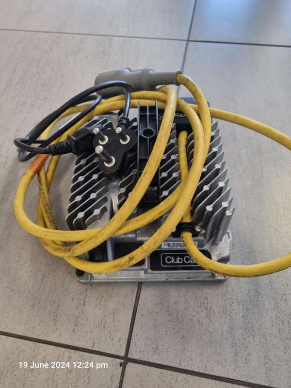 ****2ND HAND CLUBCAR GOLF CART BATTERY CHARGER****