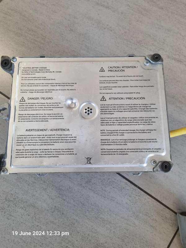 ****2ND HAND CLUBCAR GOLF CART BATTERY CHARGER****