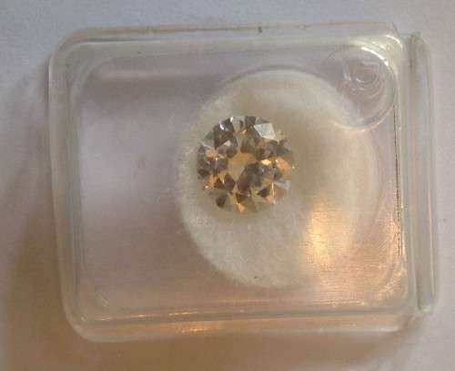 3.85ct  DIAMOND WHITE NATURAL TOPAZ ROUND FACETED.
