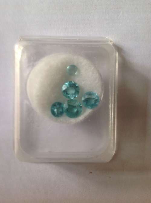 2.43ct ZAMBIAN EMERALD ROUNDS x 5 VARIOUS SIZES.