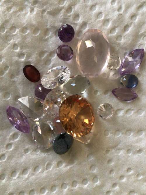 MIXED LOT +- 34cts.LOOSE GEMS, TANZANITE, RUBY,LAB GEMS, CITRINE, AMETHYST and TOPAZ. BID PER CARAT.