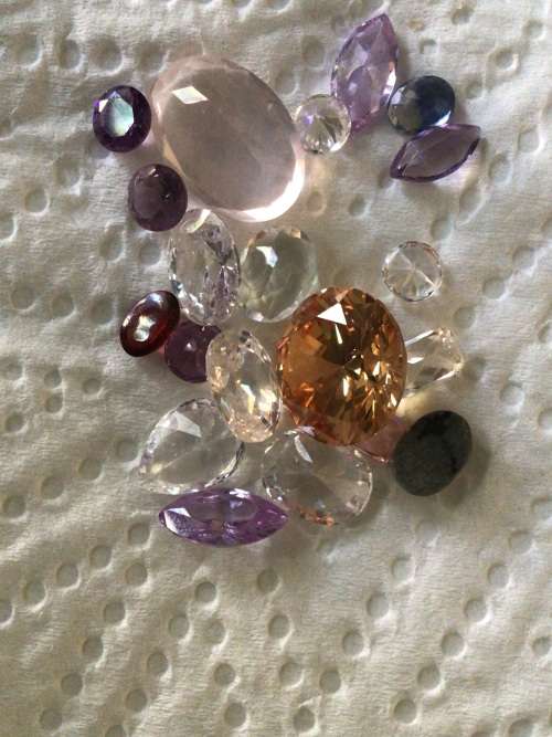 MIXED LOT +- 34cts.LOOSE GEMS, TANZANITE, RUBY,LAB GEMS, CITRINE, AMETHYST and TOPAZ. BID PER CARAT.