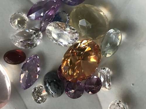 MIXED LOT +- 34cts.LOOSE GEMS, TANZANITE, RUBY,LAB GEMS, CITRINE, AMETHYST and TOPAZ. BID PER CARAT.