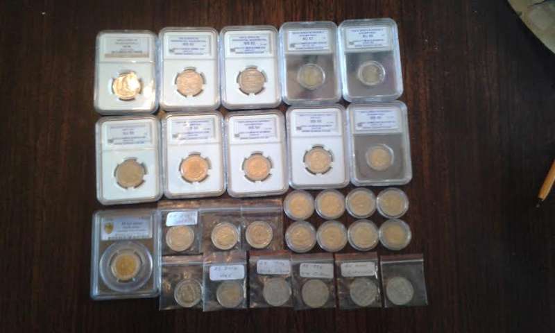 " CLEARANCE ".2000 Smiley/ 2008 Birthday Mandela R5 Coins x 24. Read Description. ONE BID for all.