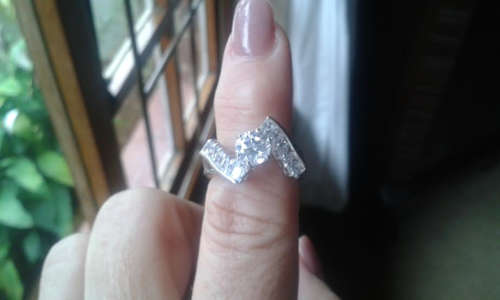 LADIES FASHION "ZIG ZAG RING WITH CZ STONES