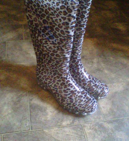 Gum boots- leopard print - size 4
