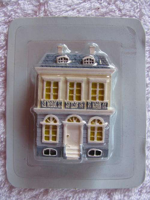 VICTORIAN DOLL'S HOUSE, "DOLLS HOUSE" (DEL PRADO)
