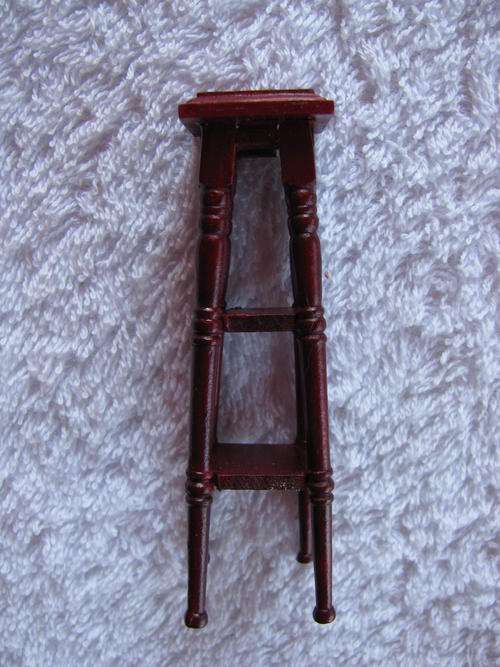 VICTORIAN WOODEN DISPLAY STAND (DEL PRADO)