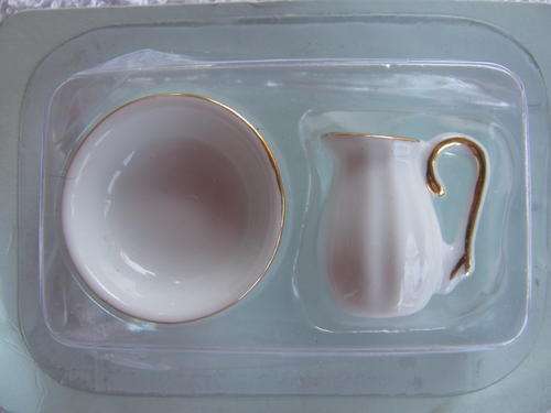 WATER JUG AND BASIN (DEL PRADO)