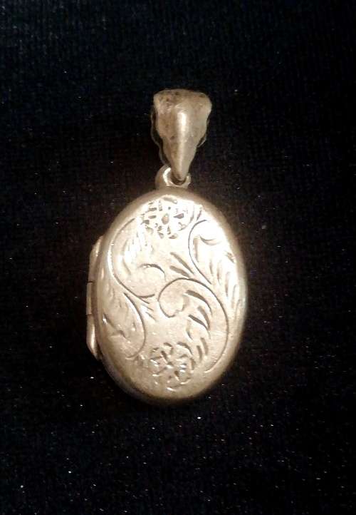 A Devine silver 925 locket