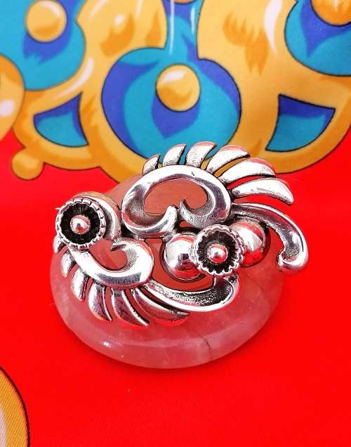A stunning rare candida brooch