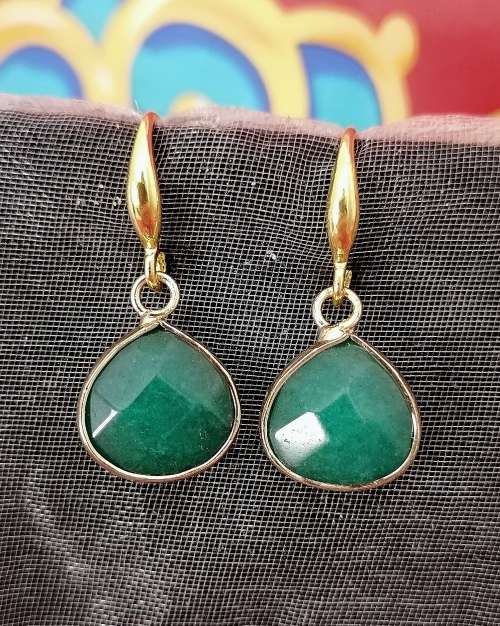 A stunning Indian emerald  pair of drop earrings