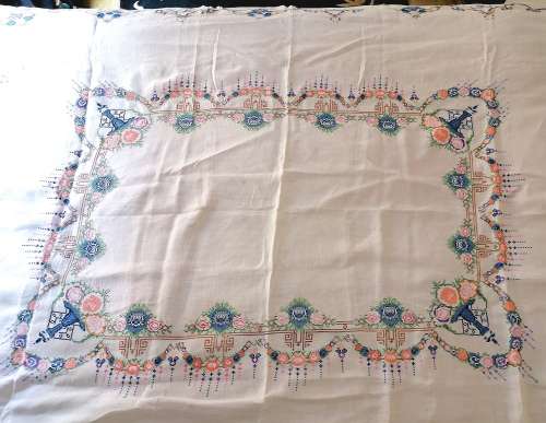 A stunning edwardian / Deco large table cloth