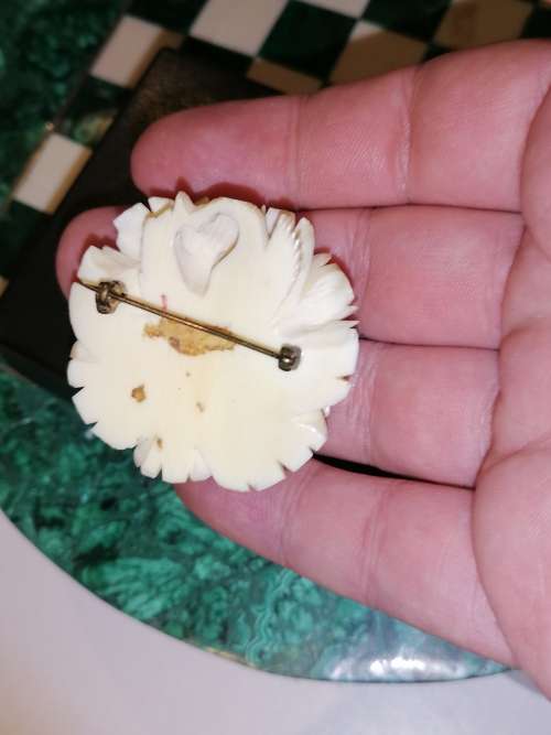 A stunning carved earring and brooch set