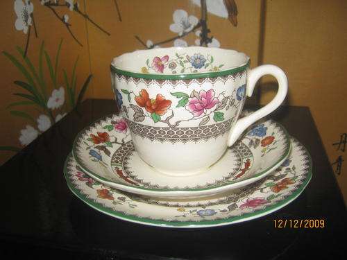 a gorgeous spode chinese rose  trio