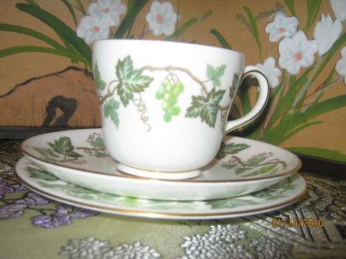 a gorgeous Wedgewood santa clara trio