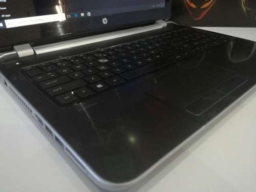 *HP PAVILION 15 n200si*i3-4005u*4GB RAM*500GB*DVD WRITER*HD DISPLAY