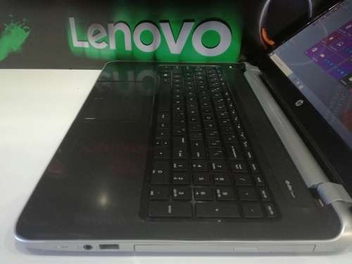 *HP PAVILION 15 n200si*i3-4005u*4GB RAM*500GB*DVD WRITER*HD DISPLAY