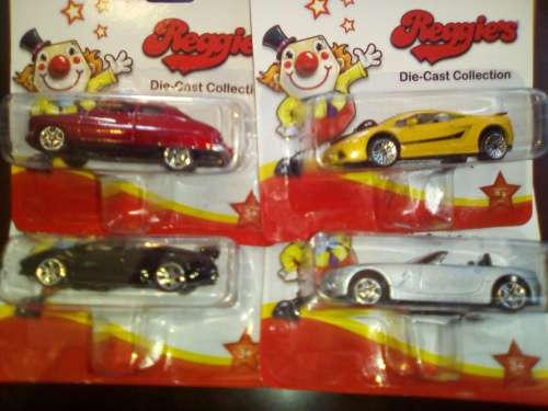 4 Assorted Die-cast metal Motormax cars 1:72