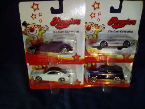 4 Assorted Die-cast metal Motormax cars 1:72