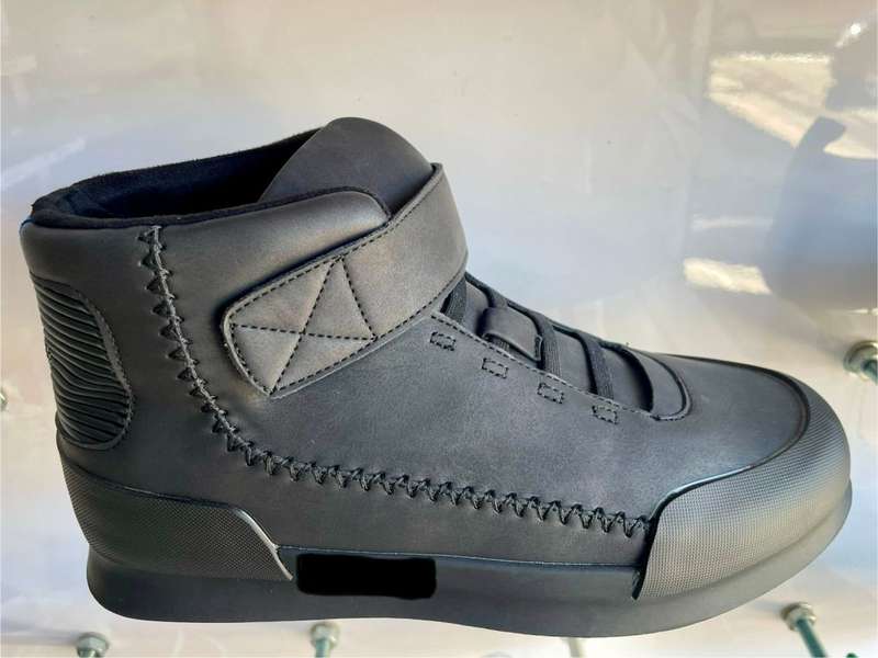 Hi Top Sneaker