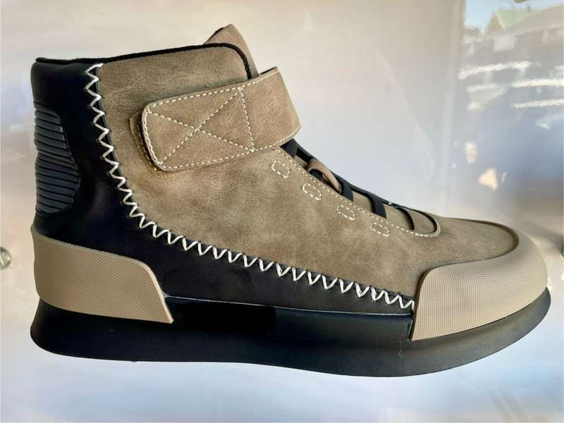 Hi Top Sneaker