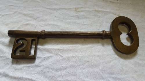 SPLENDID!!! Brass 21st Key