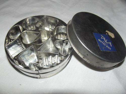 11 Piece Antique Cookie Press Set - No Reserve