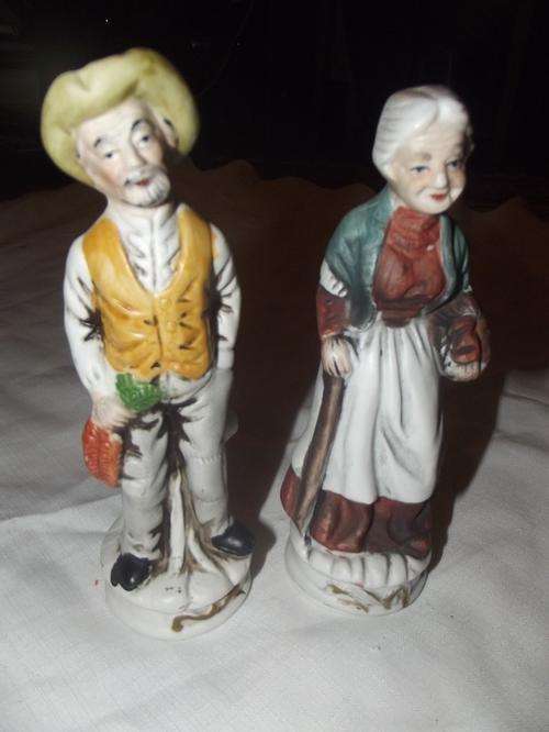 Pair of figurines - No Reserve