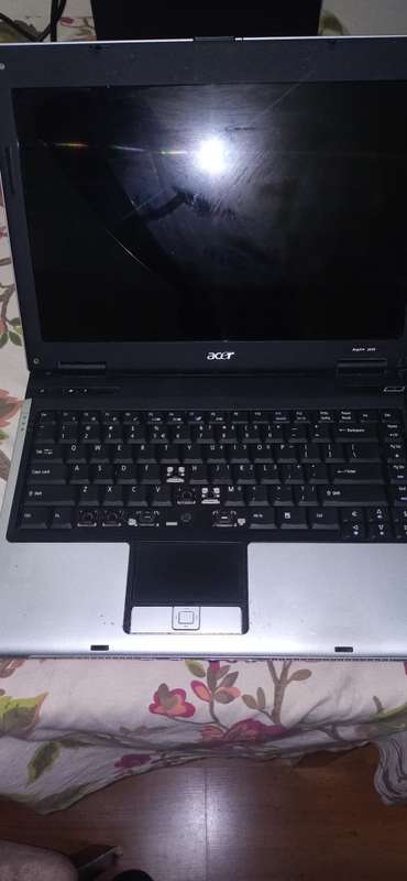 Late entry!!! Acer Aspire 3050 laptop (screen cracked - read description)