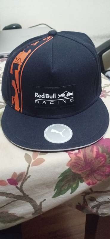 Late entry!!! New and original Puma Red Bull Racing peak cap