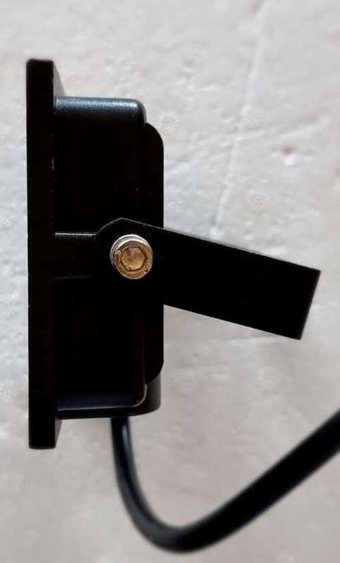 12V FLOODLIGHT 20W -  EMERGENCY SOLUTION TO LOADSHEDDING FOR OUTDOORS AND INDOORS