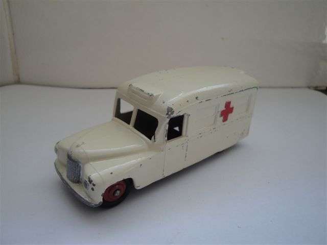 Dinky Daimler Ambulance No 253 made in England by Meccano