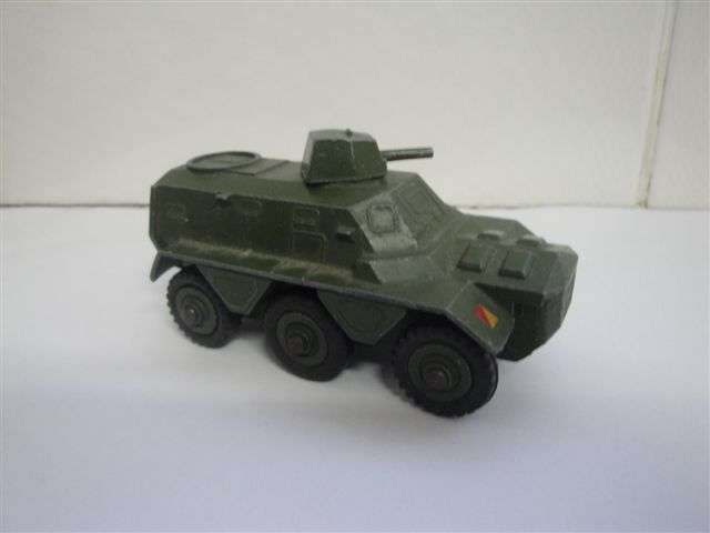 Dinky SARACEN Armoured personnel carrier No 676 (1955) made in England by Meccano VGC