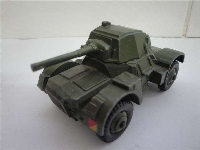 Dinky Armoured Car No 670 (1954) made in England by Meccano VGC
