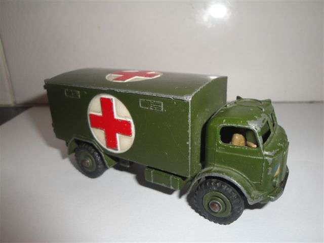 Dinky Military Ambulance N0 626 made in England by Meccano - in good condition