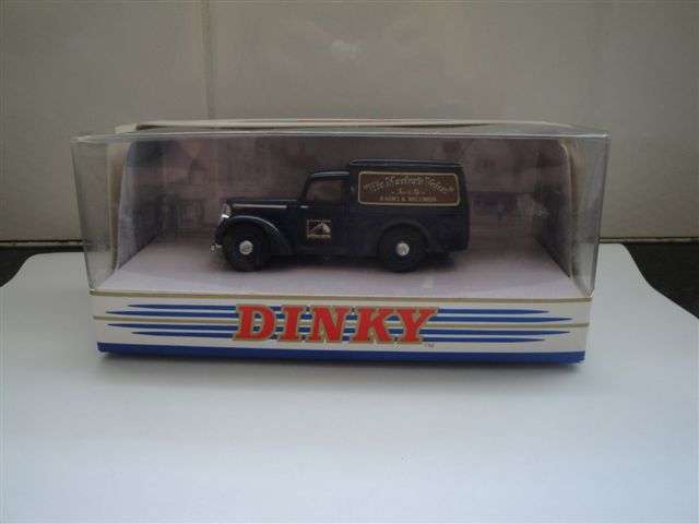 Dinky 1948 COMMER 8 CWT VAN DY8-8 made by Matchbox