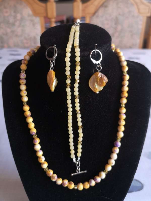 Natural dyed Yellow Jade Gemstone beads jewelry set with crystals.