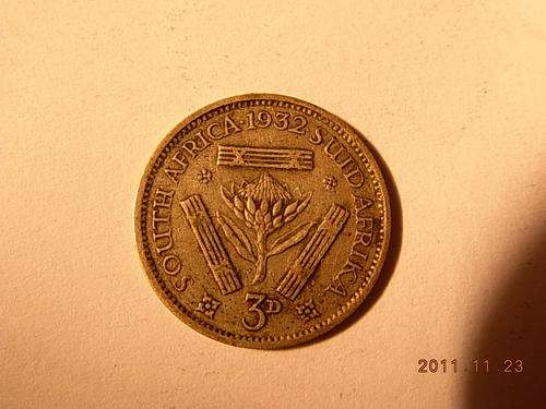 1932 threepence(tickey), STARTING BIDS @ ONLY R1