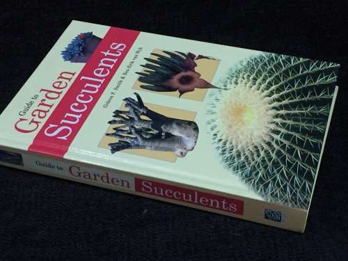 Guide To Garden Succulents by Gideon F Smith and Ben-Erik van Wyk