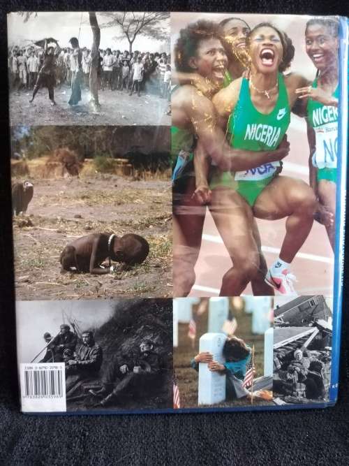 Moments - The Pulitzer Prize Photographs - A Visual Chronicles of our Times by Hal Buell