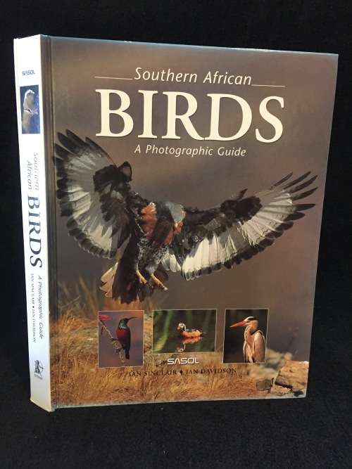 Southern African Birds ~ A Photographic Guide by Ian Sinclair and Ian Davidson