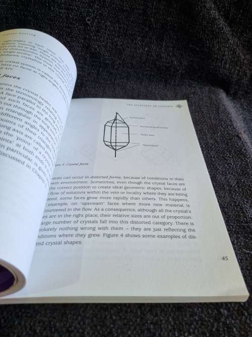 Way of Crystal Healing by Roland Bonewitz