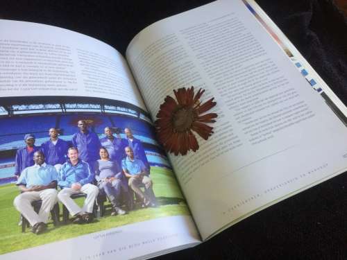 Hou by die blou: 75 jaar van die Blou Bulle Rugbyunie ~ Wim van der Berg