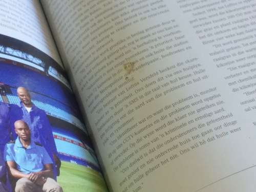 Hou by die blou: 75 jaar van die Blou Bulle Rugbyunie ~ Wim van der Berg