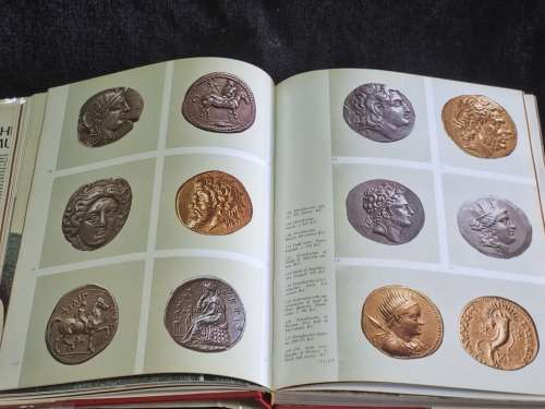 The Greek Museums by Manolis Andronicos and Manolis Chatzidakis Vassos Karageorghis