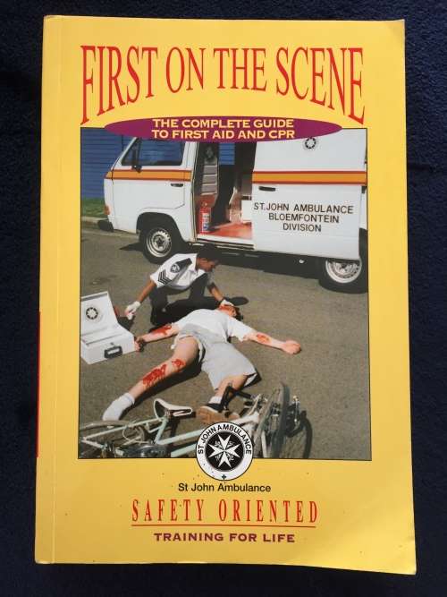 First on the scene ~ St John`s Ambulance: The Complete Guide to First Aid and CPR