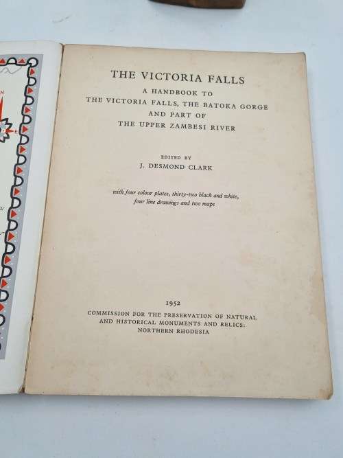 The Victoria Falls Illustrated - J  Desmond Clark