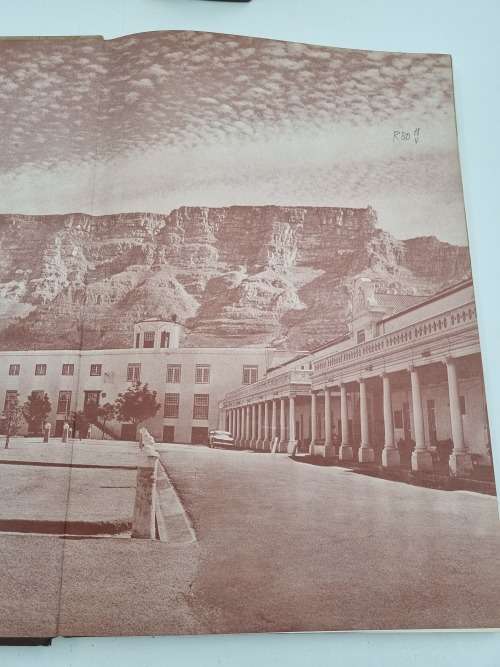Treasures at the Castle of Good Hope | Skatte in die Kasteel de Goede Hoop - William Fehr